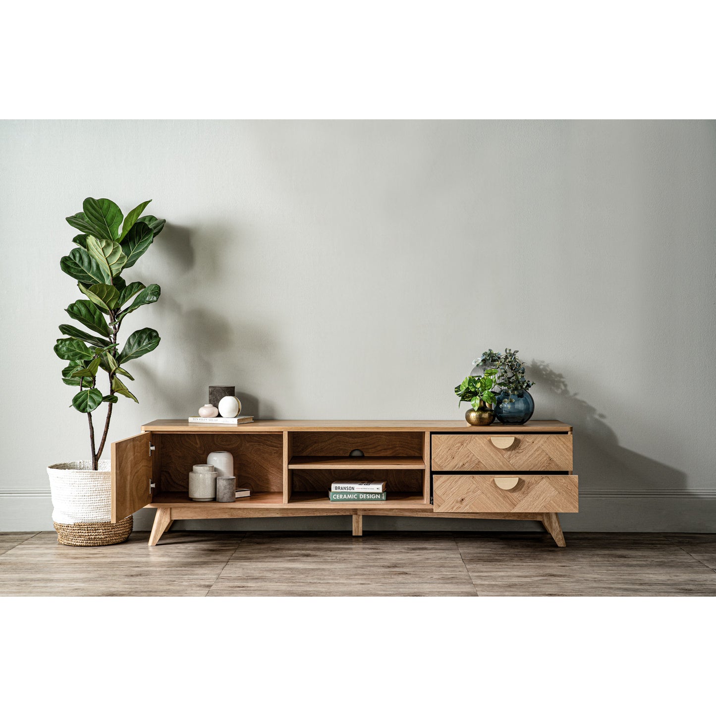 LOFTUS TV Cabinet - Oak (1800L)