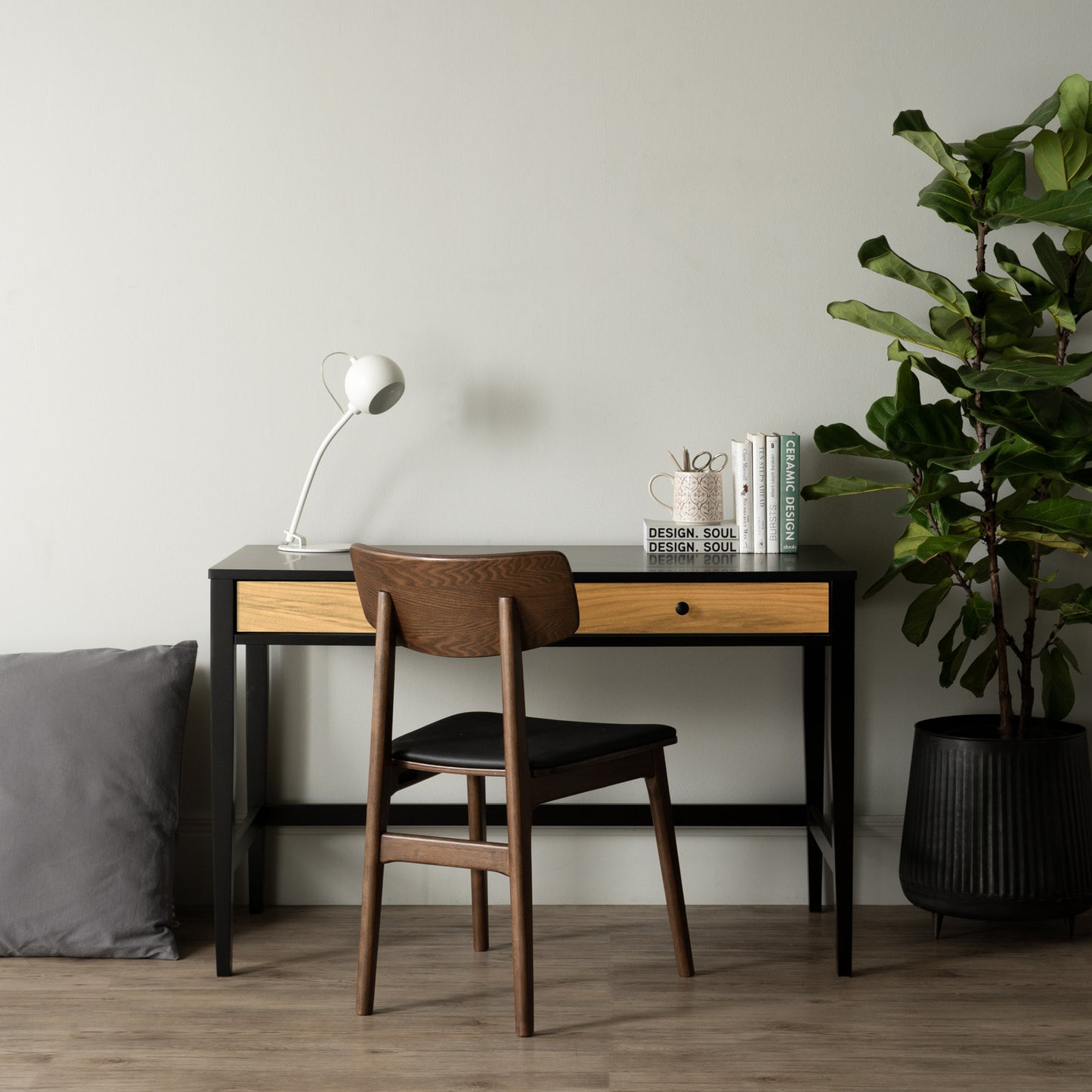CONALL Desk